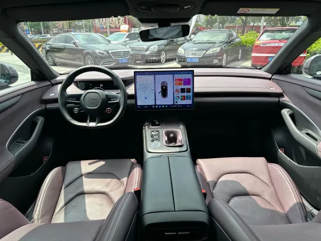 Xiaomi SU7 — Фото автомобиля 13