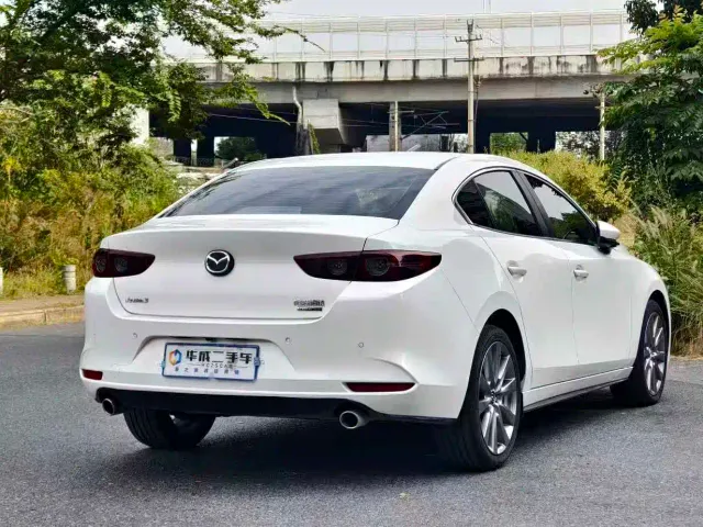 Mazda Axela — Фото автомобиля 5