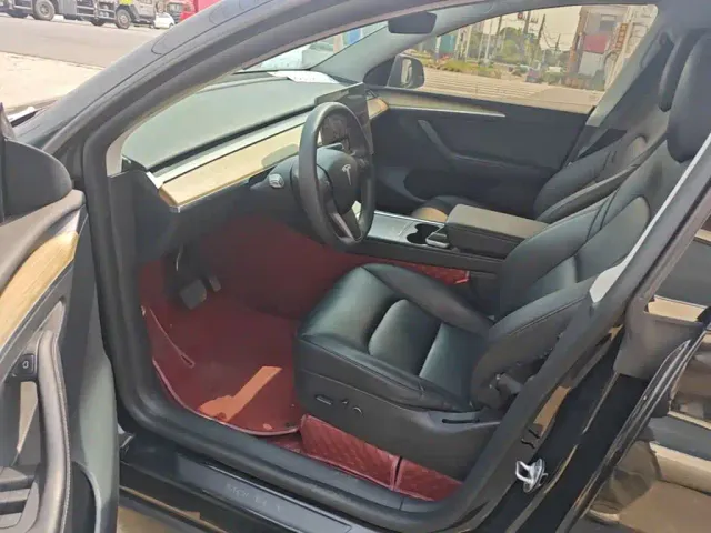 Tesla Model Y — Фото автомобиля 14