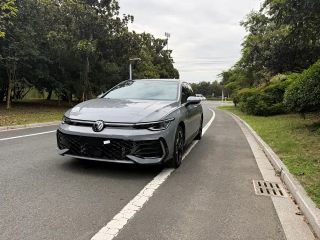 Фотография автомобиля — Volkswagen Golf