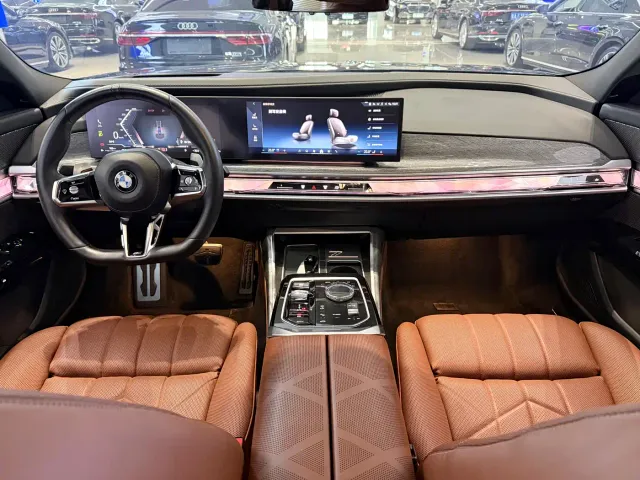 BMW 7 Series — Фото автомобиля 7