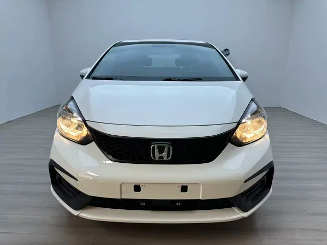 Honda Fit — Фото автомобиля 3