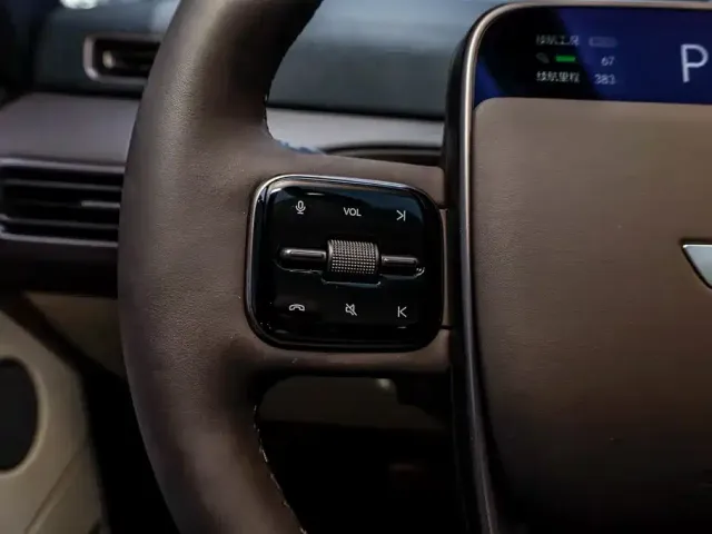 Li Auto MEGA — Фото автомобиля 28