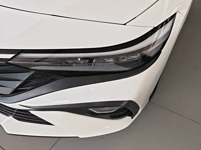 Hyundai Elantra — Фото автомобиля 23