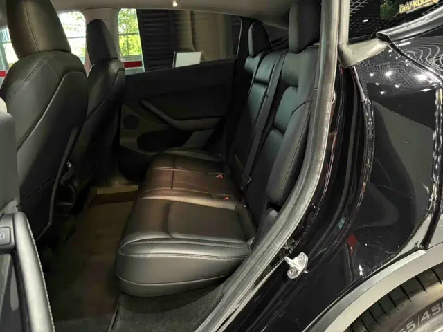 Tesla Model Y — Фото автомобиля 9