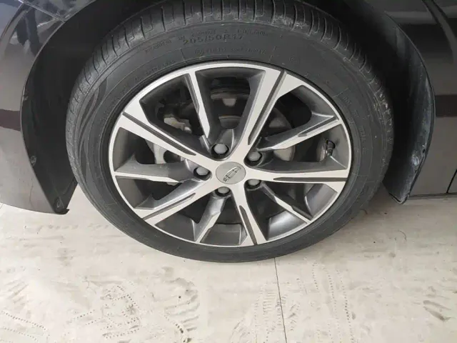Geely Emgrand — Фото автомобиля 24