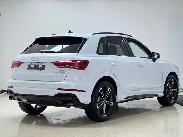 Audi Q3 — Фото автомобиля 4