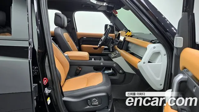 Land Rover Defender — Фото автомобиля 10