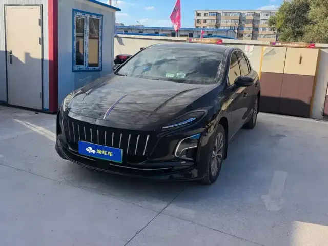 Фотография автомобиля — Hongqi E-QM5