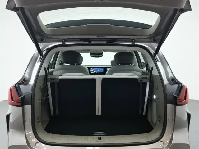 Roewe RX9 — Фото автомобиля 16