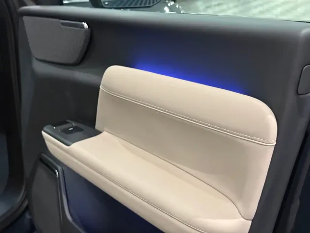 Volvo XC70 Plug-in Hybrid — Фото автомобиля 15