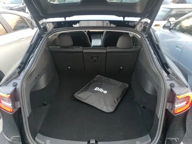 Tesla Model Y — Фото автомобиля 18