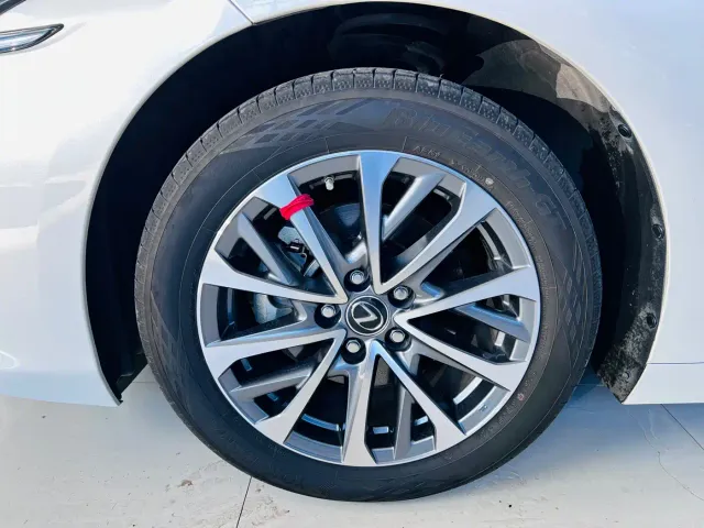 Lexus ES — Фото автомобиля 8