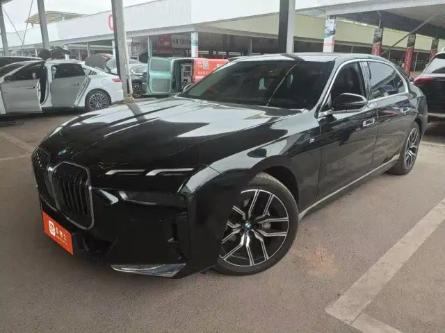 Фотография автомобиля — BMW 7 Series