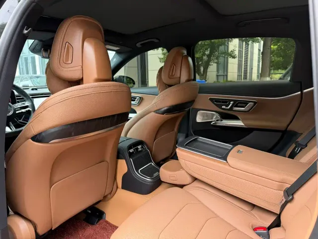 Mercedes-Benz E-Class — Фото автомобиля 6
