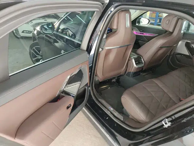 BMW 7 Series — Фото автомобиля 2