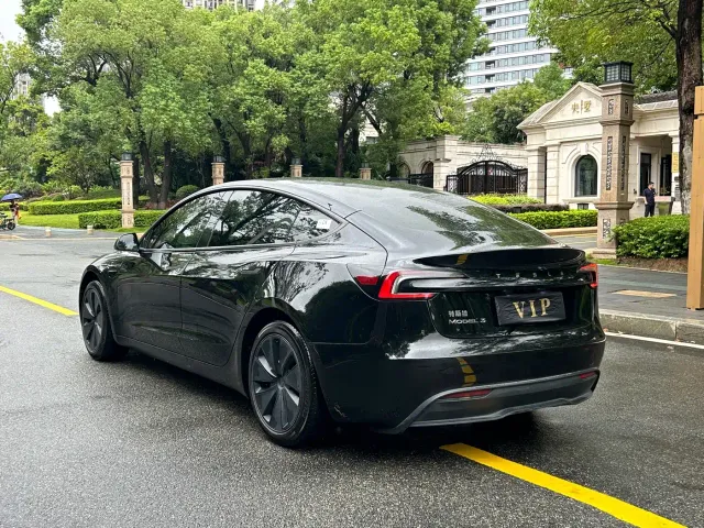 Tesla Model 3 — Фото автомобиля 7