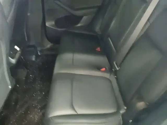 Tesla Model Y — Фото автомобиля 12