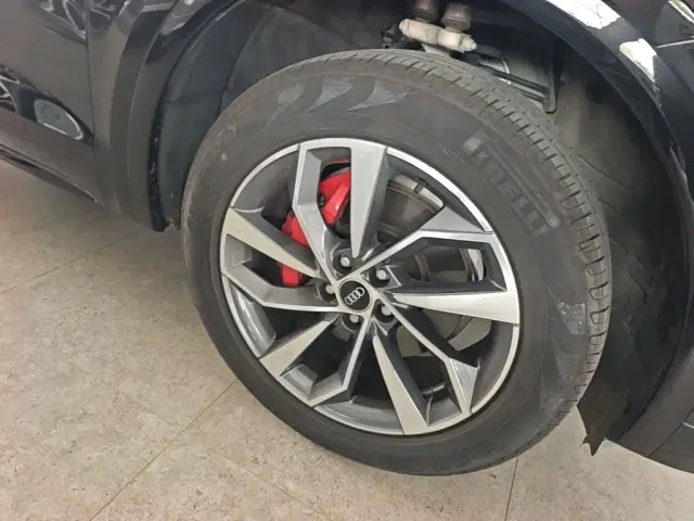 Audi Q5L — Фото автомобиля 11