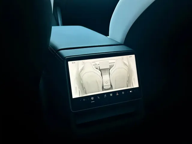 Tesla Model 3 — Фото автомобиля 7