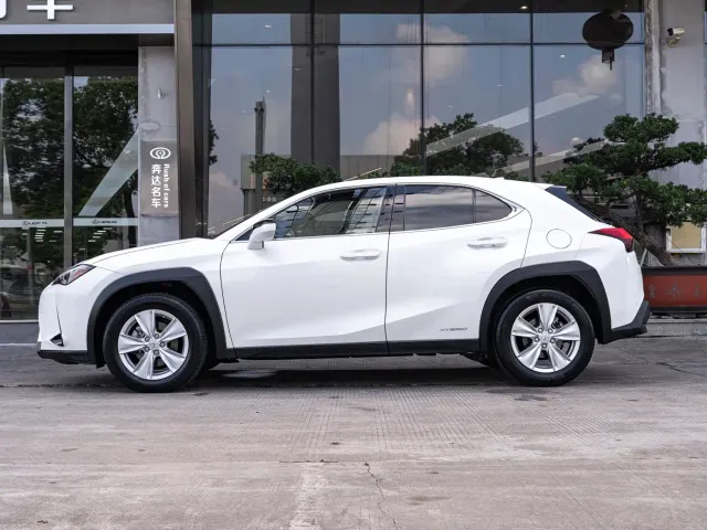 Lexus UX — Фото автомобиля 4