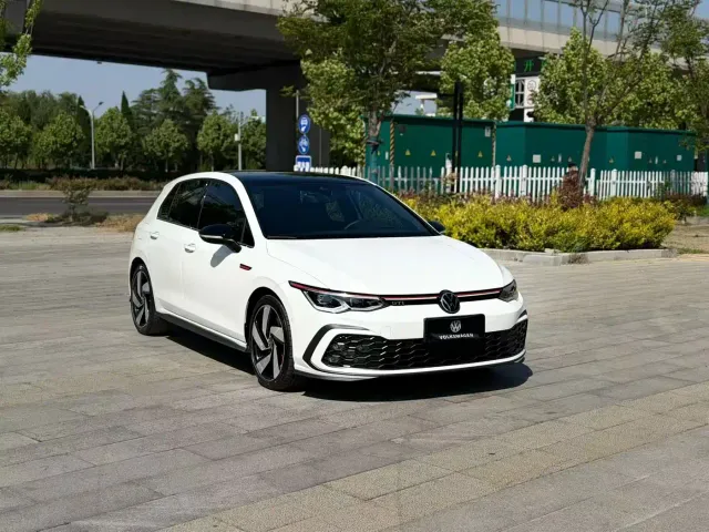 Volkswagen Golf GTI — Фото автомобиля 3