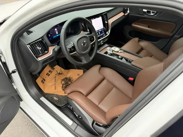 Volvo S60 — Фото автомобиля 11