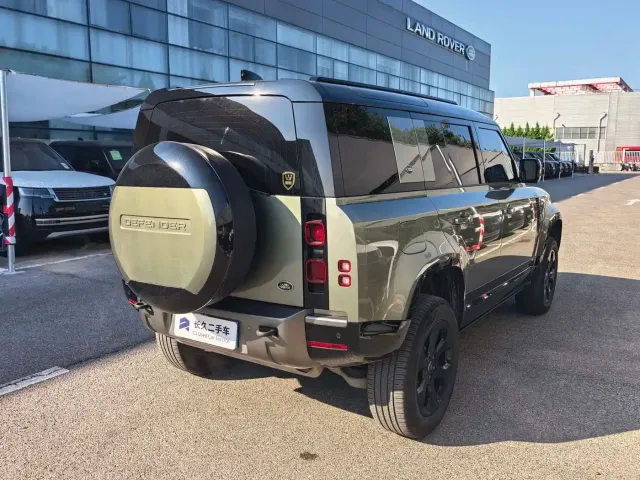 Land Rover Defender — Фото автомобиля 4