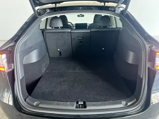 Tesla Model Y — Фото автомобиля 5