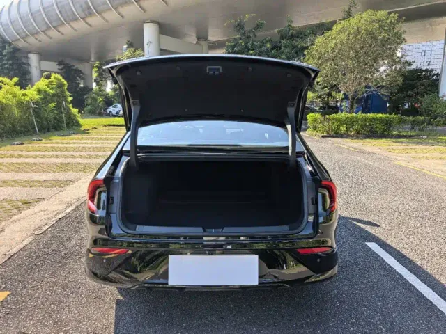 Wuling Starlight — Фото автомобиля 18