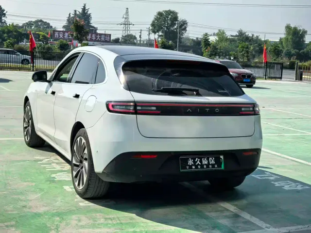 Aito M5 — Фото автомобиля 6