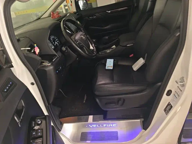 Toyota Vellfire — Фото автомобиля 14