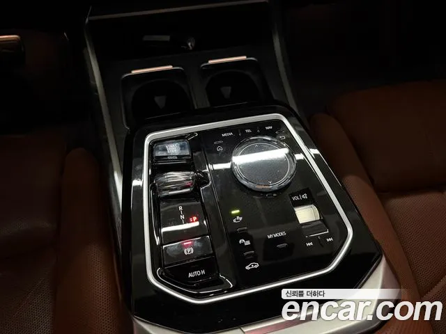 BMW 7 Series G70 — Фото автомобиля 9