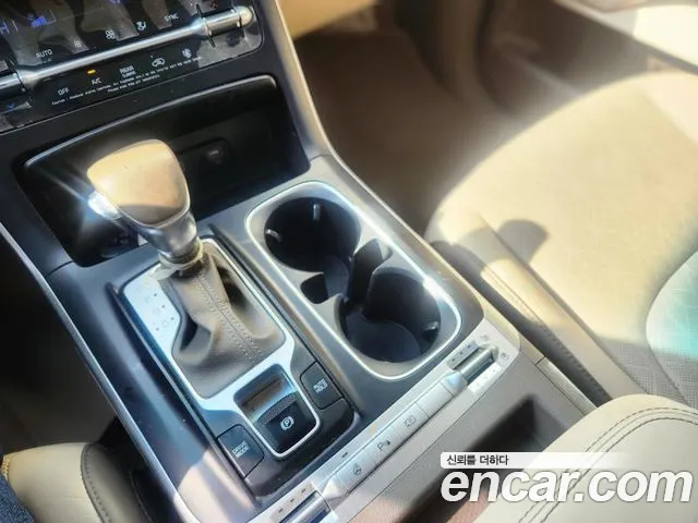 Kia Carnival Generation 4 — Фото автомобиля 14