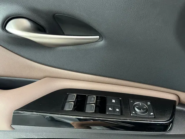 Lexus ES — Фото автомобиля 18