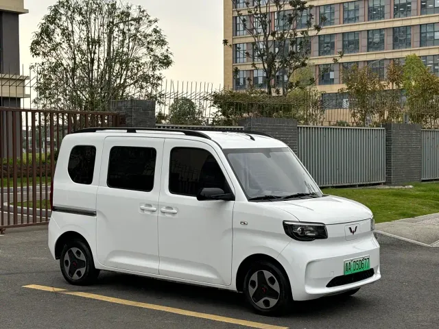 Wuling Zhiguang NEV — Фото автомобиля 3