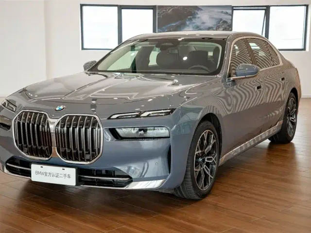 BMW 7 Series — Фото автомобиля 2