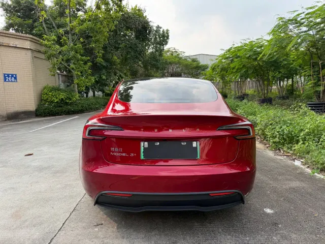 Tesla Model 3 — Фото автомобиля 6