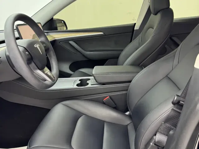 Tesla Model Y — Фото автомобиля 8