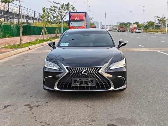Lexus ES — Фото автомобиля 2