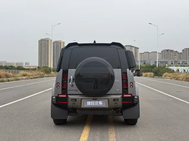 Land Rover Defender — Фото автомобиля 5