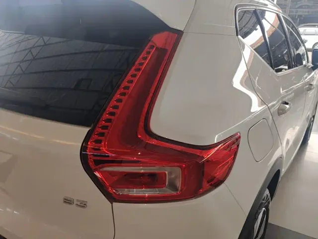 Volvo XC40 — Фото автомобиля 7