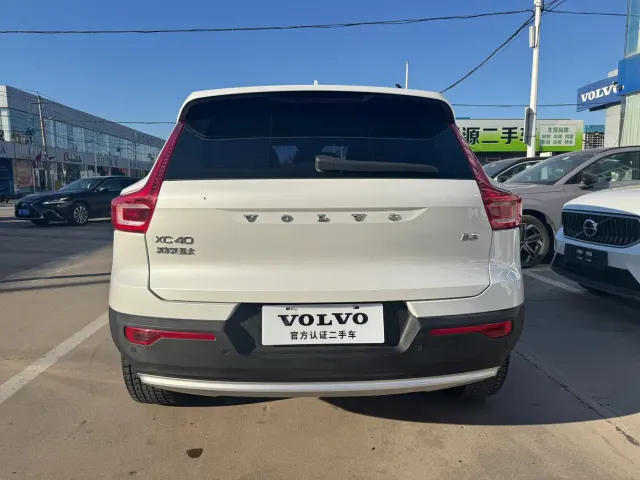 Volvo XC40 — Фото автомобиля 9