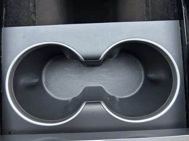 Tesla Model Y — Фото автомобиля 29