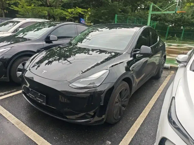 Фотография автомобиля — Tesla Model Y