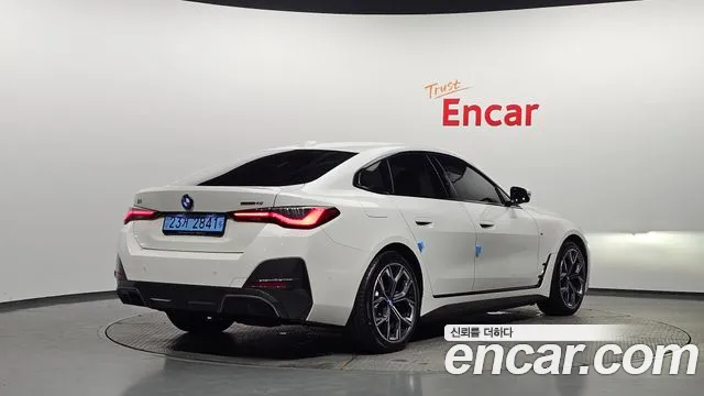 BMW i4 — Фото автомобиля 2