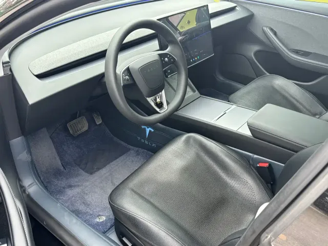 Tesla Model 3 — Фото автомобиля 11