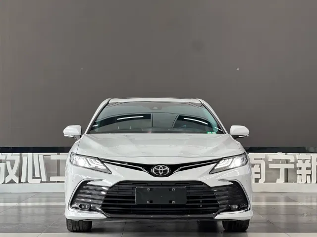 Toyota Camry — Фото автомобиля 2
