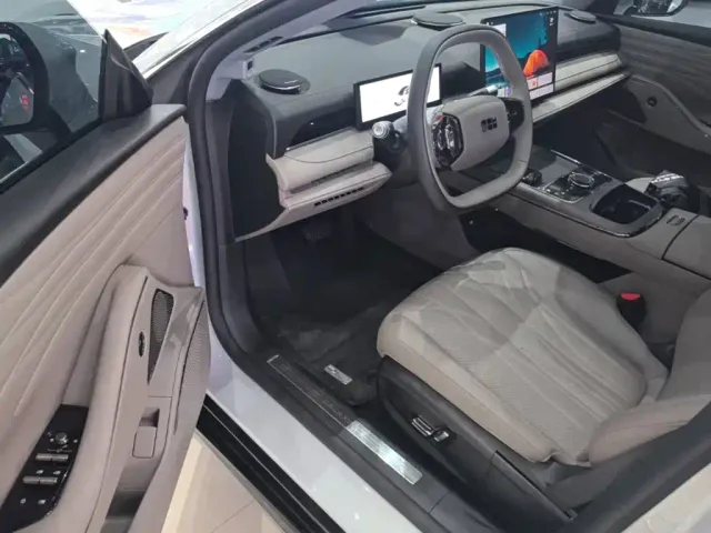 Geely Galaxy Xingyao 8 — Фото автомобиля 15