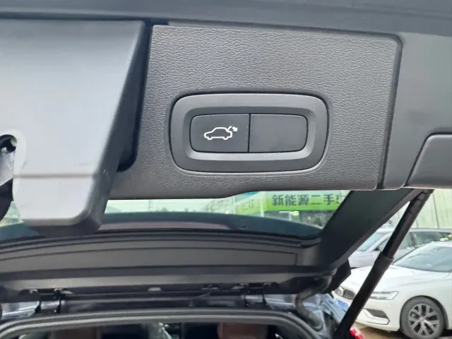 Volvo XC60 — Фото автомобиля 10